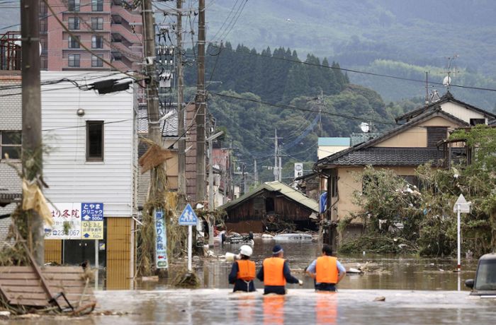 Überschwemmungen in Japan: Sintflutartiger Regen fordert mehrere Menschenleben