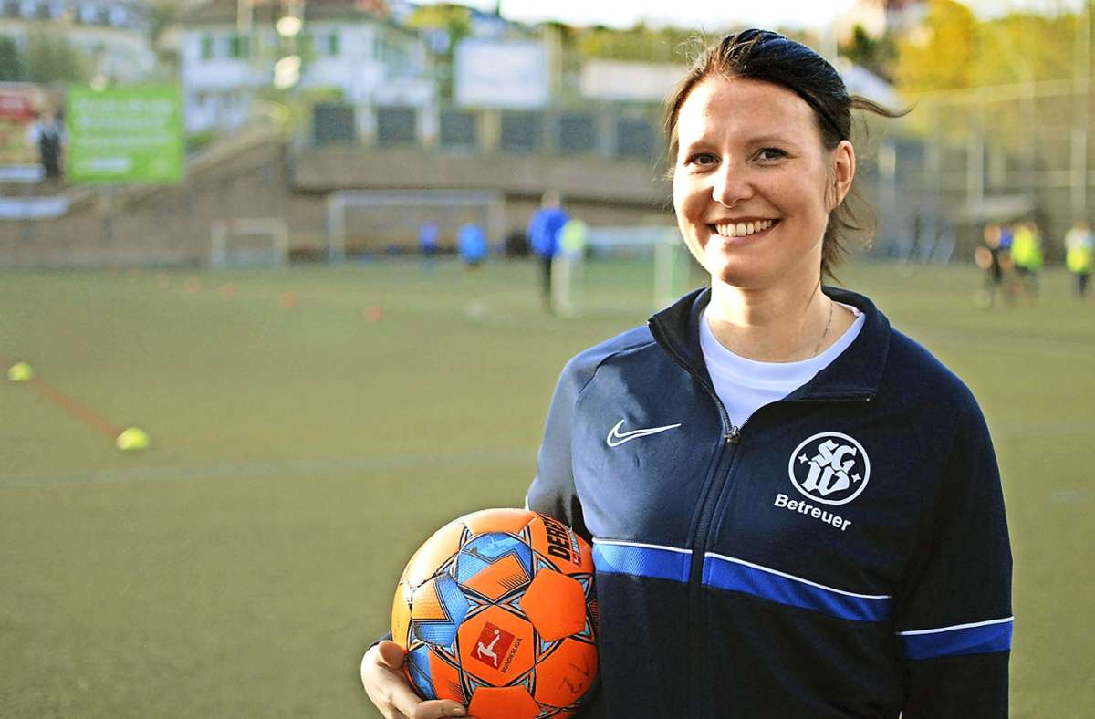 Immer am Ball: Bianca Meier ist die Leiterin und Trainerin der neuen Frauenabteilung der  SG Stuttgart-West. Sie spielt schon seit ihrer Kindheit Fußball. Foto: privat