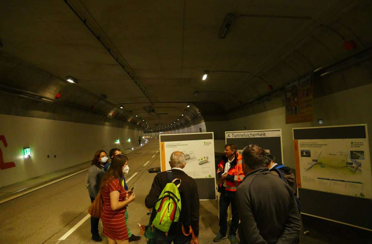 Ob Sicherheit, Betriebstechnik oder Verkehr, an den  Infotafeln standen die Tunnelexperten des Tiefbauamts Rede und Antwort.