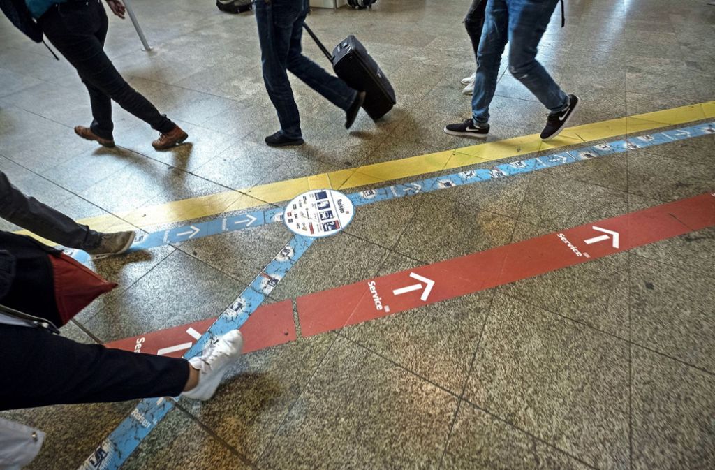 Fehlende Bänke und schlechte Beschilderung am Hauptbahnhof moniert – „Übergangslösungen dauern Jahre“: Stadtseniorenrat kritisiert Bahn
