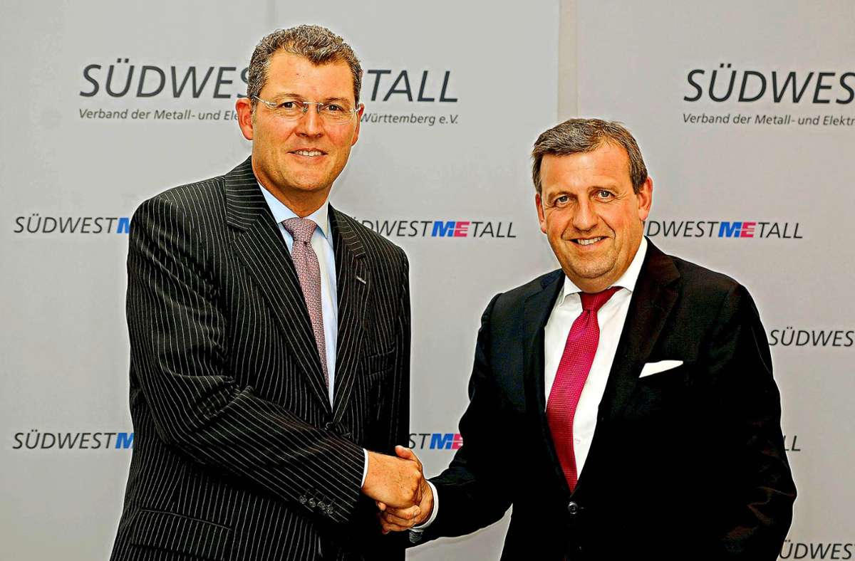 Von September 2012 bis November 2020 war Wolf zudem Vorsitzender des Arbeitgeberverbandes Südwestmetall. Das Bild zeigt ihn im Dezember 2012 mit seinem Vorgänger Rainer Dulger.
