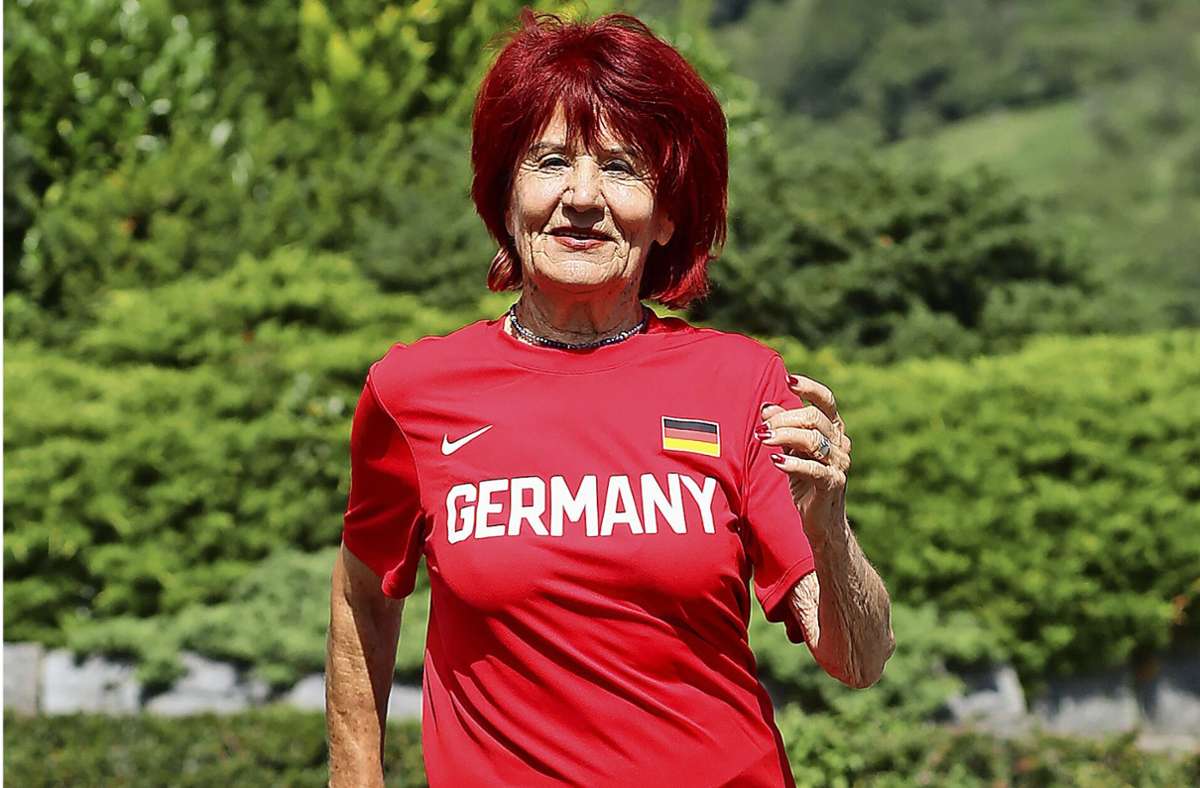 Die 82-jährige Esslingerin Helga Dräger hat nie aufgehört, Sport zu treiben. Andere erkennen nach vielen Jahren Pause, dass sie etwas für ihre Kondition tun müssen. Foto: /Herbert Rudel