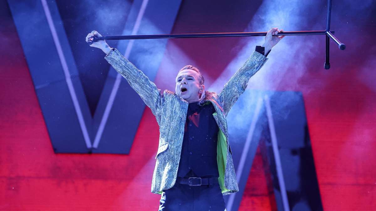 Seit elf Monaten ist die britische Elektrorockband Depeche Mode auf Welttournee, hier Frontsänger Dave Gahan beim Konzert in Leipzig 2023.