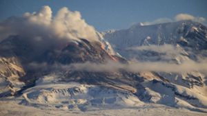 Russischer Riesenvulkan spuckt Aschewolke aus