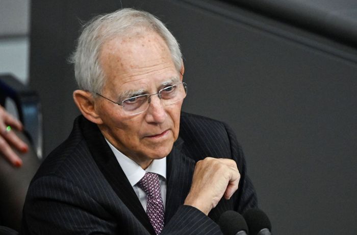 Erste Sitzung des neuen Bundestags: Schäuble mahnt rasche Änderung des Wahlrechts an