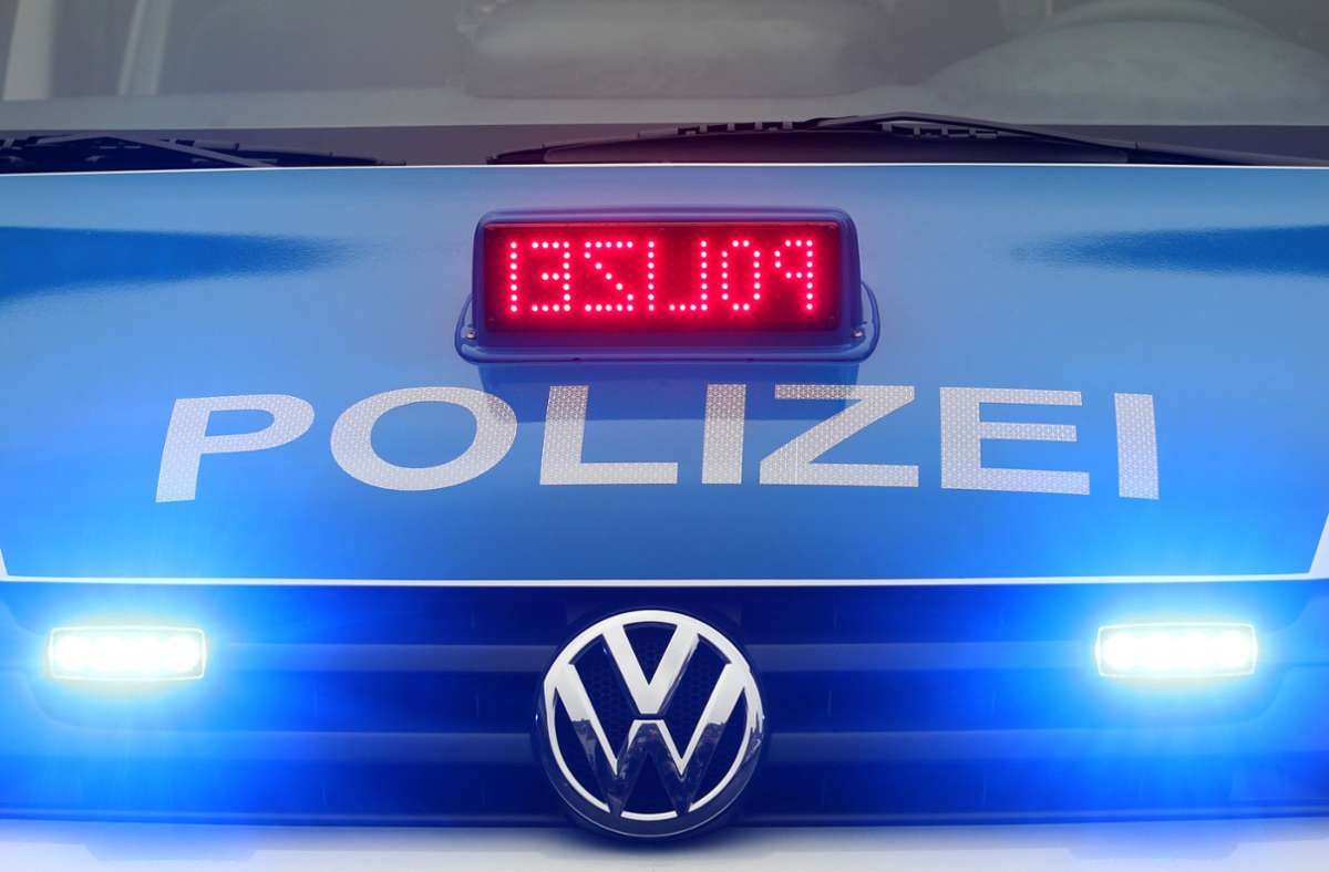 Die Polizei sucht nun Zeugen. Foto: dpa/Roland Weihrauch