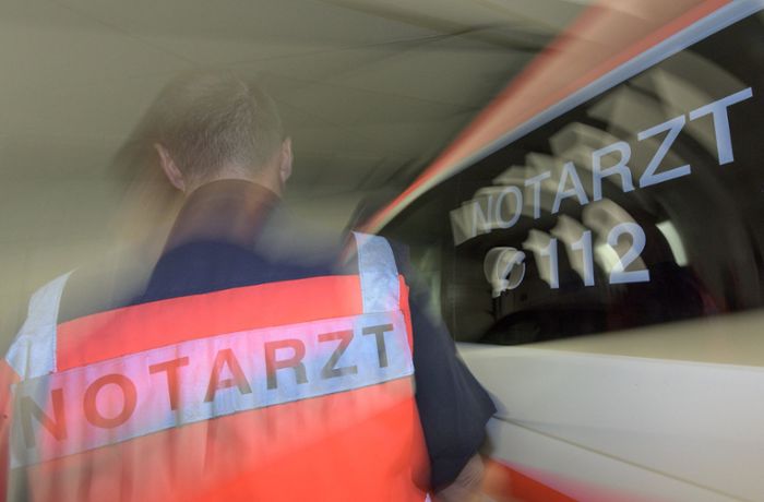 Bisingen im Zollernalbkreis: Zwei Autos krachen in Unfallfahrzeug - 26-Jährige tot