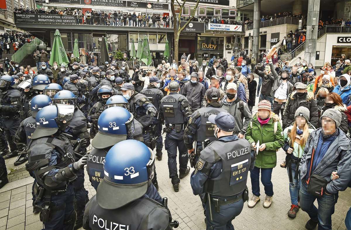 Verbotene Corona-Demos in Stuttgart: Es hagelt Strafanzeigen von allen Seiten