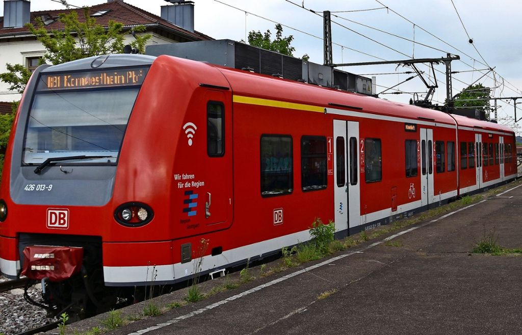 Zugverkehr in Stuttgart-Untertürkheim: Neue  Express-S-Bahn nach Bietigheim