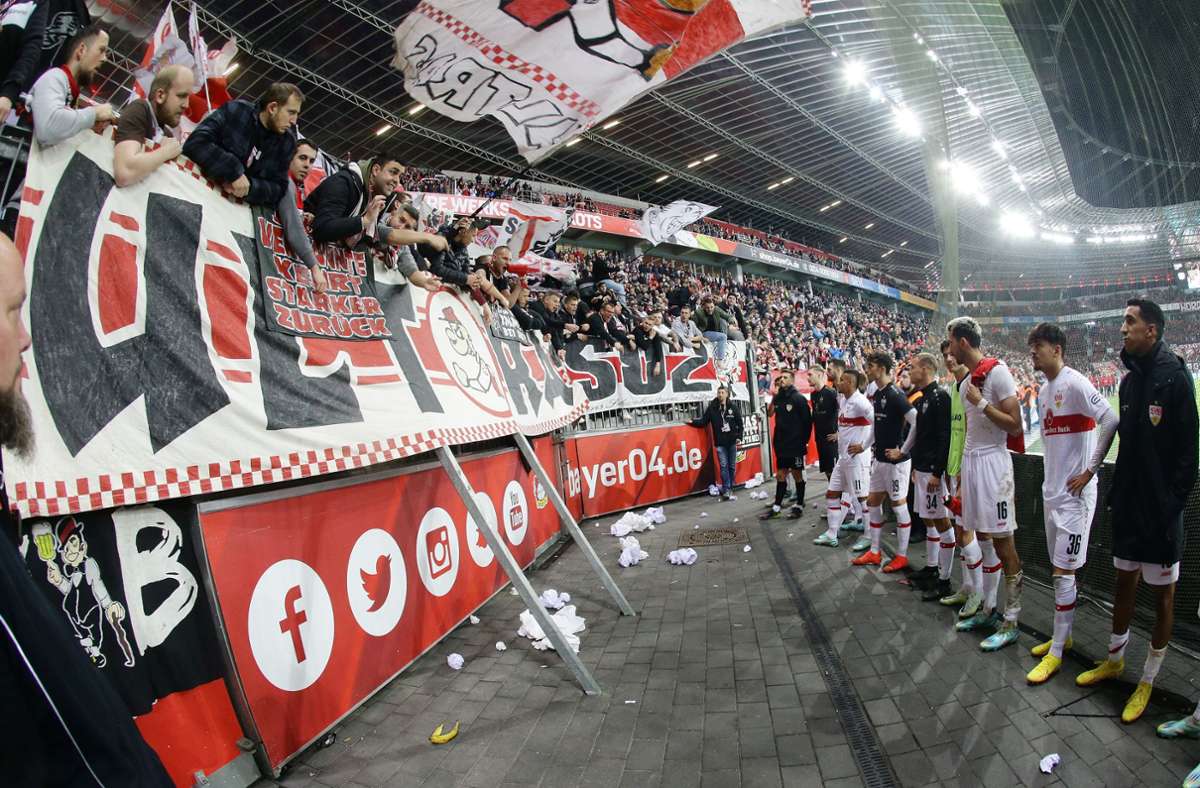 Der VfB verabschiedet sich in Leverkusen von seinen Fans in die lange WM-Pause. In unserer Bildergalerie blicken wir noch einmal auf das Spiel zurück.