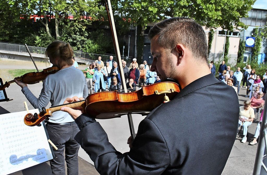 Stuttgarter Kammerorchester zu Gast  auf dem Karl-Benz-Platz: „Kleine Nachtmusik“ auf dem Karl-Benz-Platz