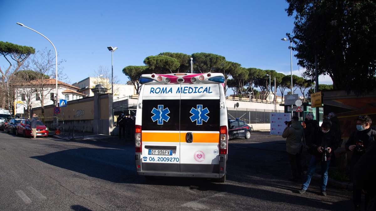 Unglück in Italien: Hund fällt aus drittem Stock auf schwangere Frau - schwer verletzt