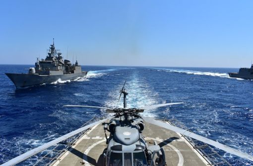 Konfliktfeld östliches Mittelmeer: Die Spannungen zwischen den Nato-Partnern Griechenland und Türkei – im Bild die Schiffe mehrerer Nato-Staaten während einer Übung in der  Region   – sind wieder stärker geworden. Foto: dpa