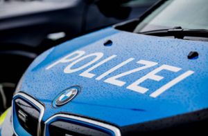 Leuzetunnel in Stuttgart: Autofahrer rast in Baustelle
