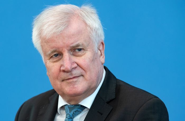 Horst Seehofer: Bundesinnenminister hält Ostergottesdienste für möglich