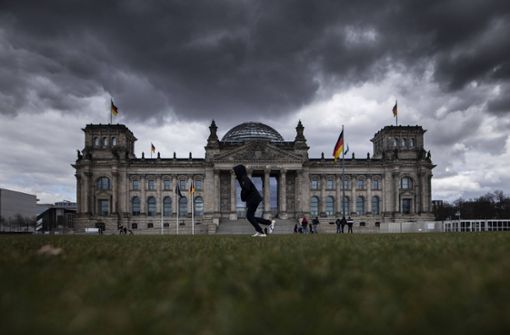 Dicke Mauern: schirmt der Reichstag die Politik von der Realität ab? Foto: imago images/photothek/Florian Gaertner/photothek.de via www.imago-images.de