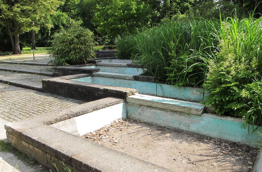 Bad CannstattGarten- und Friedhofsamt hat noch immer keinen Brunnensanierer gefunden: Sanierung der Wege im Herbst