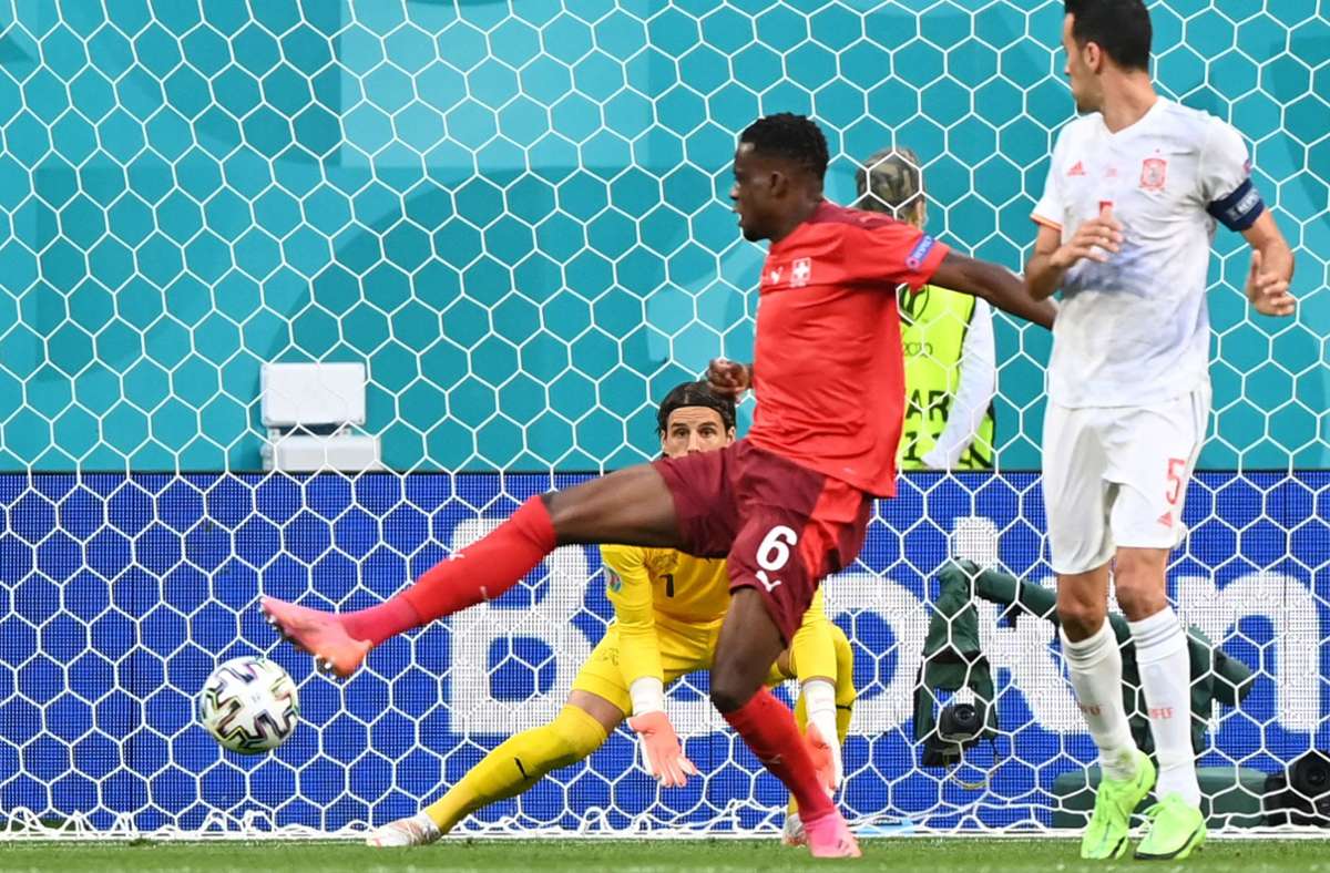 Schweiz gegen Spanien bei der EM 2021: Wieder Eigentor! Denis Zakaria führt kuriose Serie fort