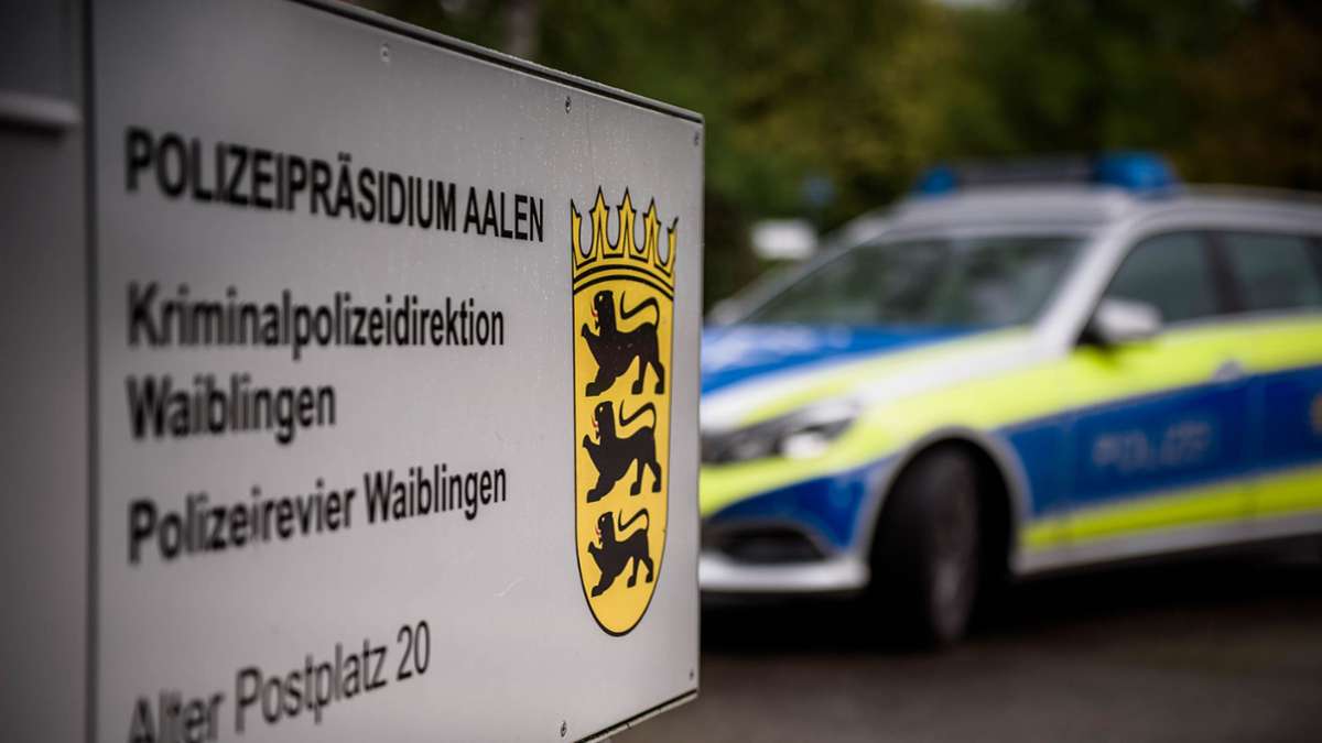 Mann bedroht Beamte in Weinstadt: Betrunkener greift Polizisten an