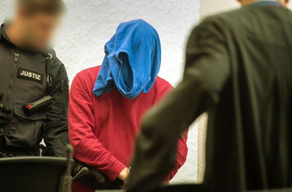 Schwertmordprozess in Stuttgart: Gericht zeigt blutige Videos von der Tat