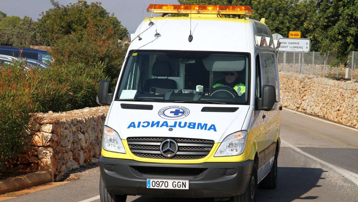 Sturz vom Balkon: Deutscher Urlauber auf Mallorca lebensgefährlich verletzt