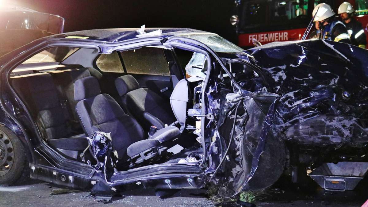Unfall bei Rudersberg: 51-Jähriger wird bei Zusammenstoß aus seinem Auto geschleudert