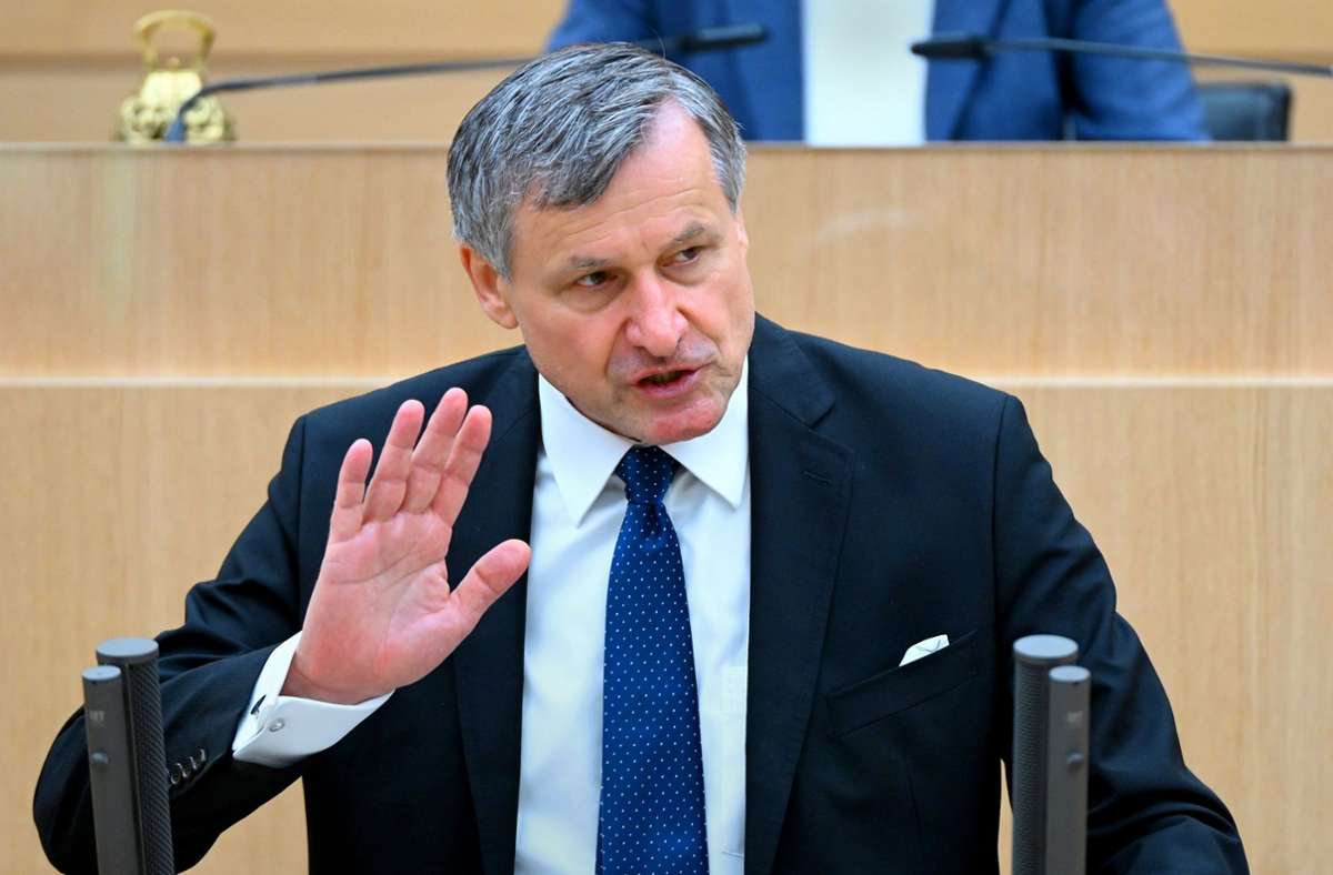 FDP-Fraktionschef Hans-Ulrich Rülke hat die Debatte um die neuen Staatssekretäre und eine Kreditaufnahme der Landesregierung am Donnerstag im Landtag eingeleitet. Foto: dpa/Bernd Weissbrod