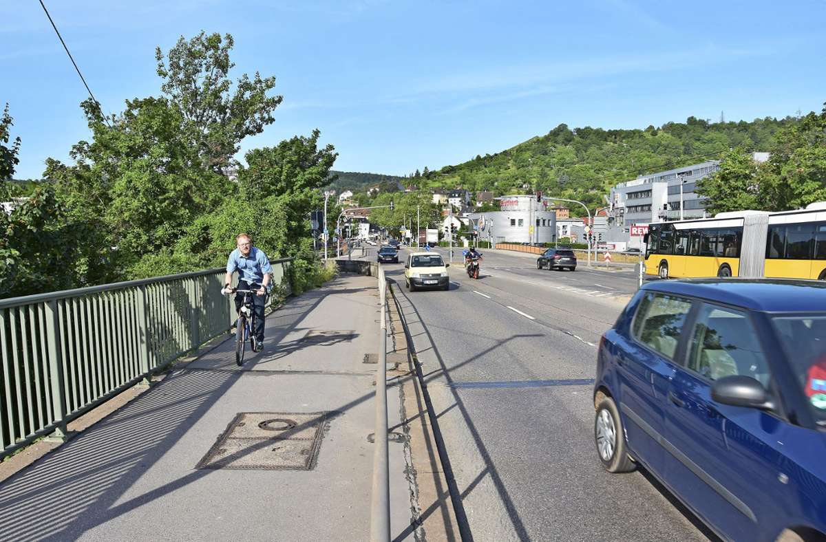 Die Otto-Hirsch-Brücken sind für Radfahrer und Fußgänger unattraktiv. Foto: / Mathias Kuhn