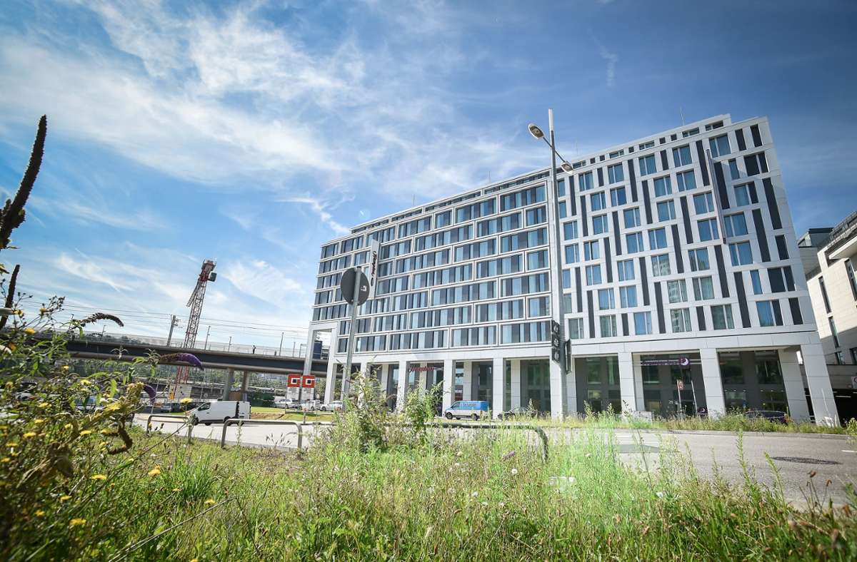 Die britische Hotelkette Premier Inn hat am Freitag ihr zweites Haus in Stuttgart eröffnet.