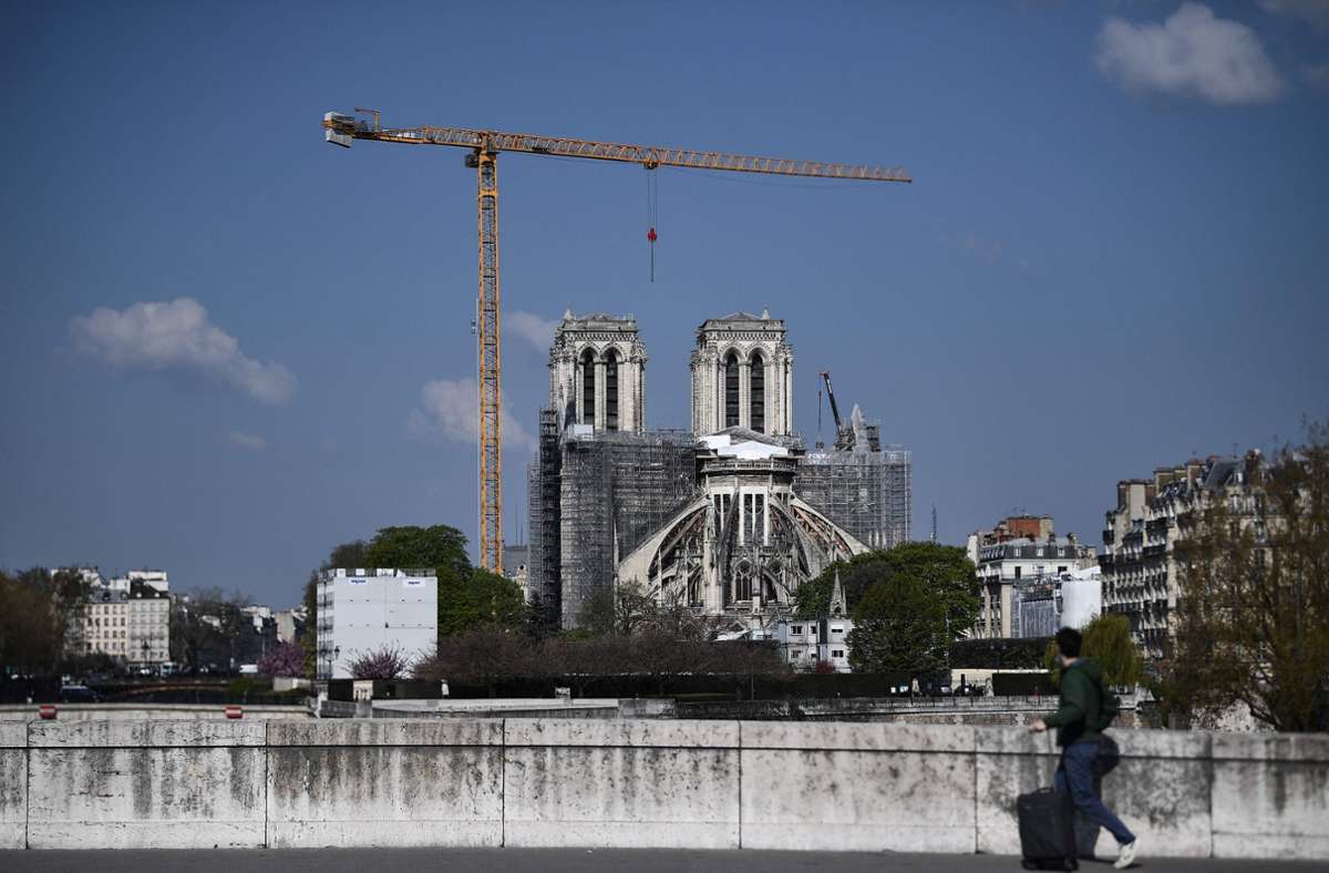 Nach Brand in Pariser Kathedrale: Notre-Dame soll bis 2024 wiederaufgebaut werden