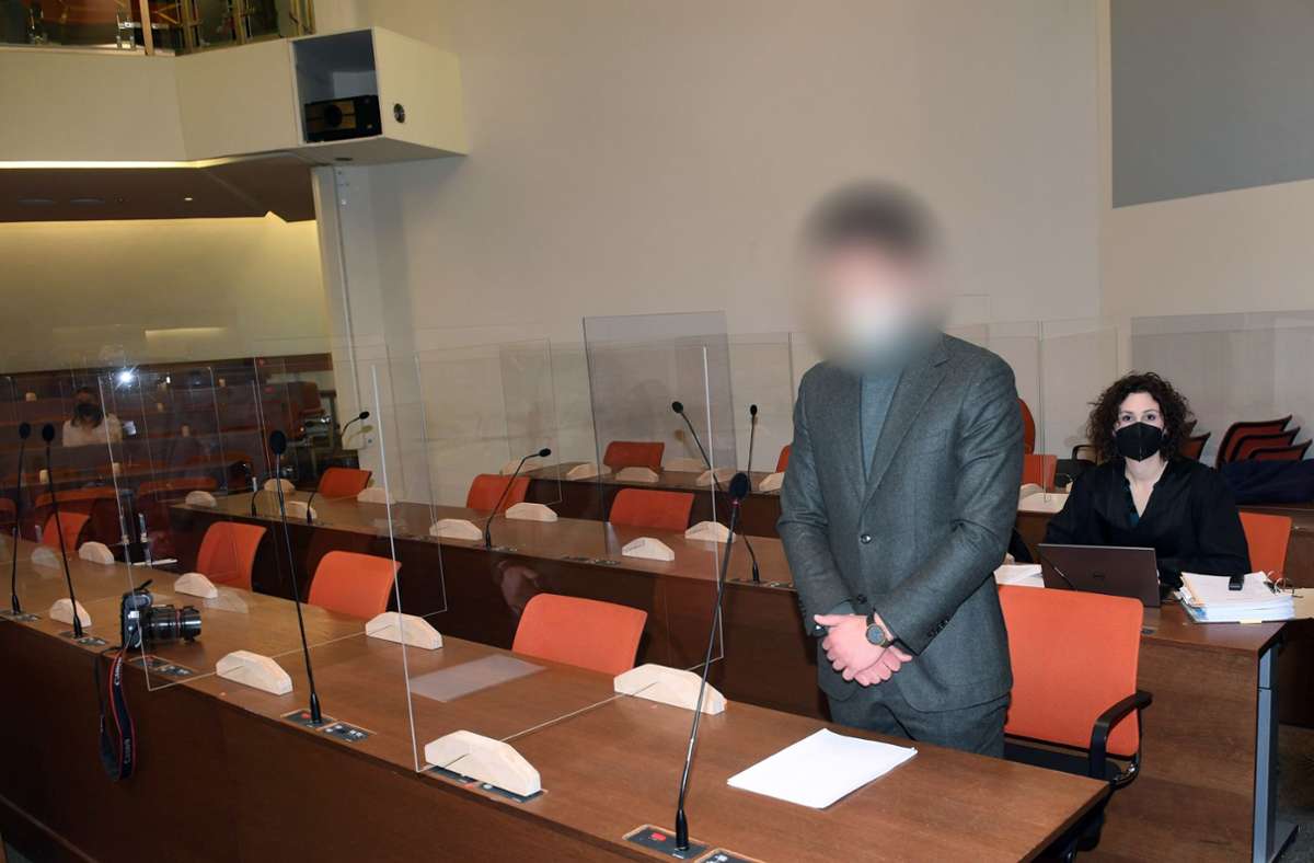 Der angeklagte Polizist zum Prozessauftakt in München Foto: dpa/Felix Hörhager