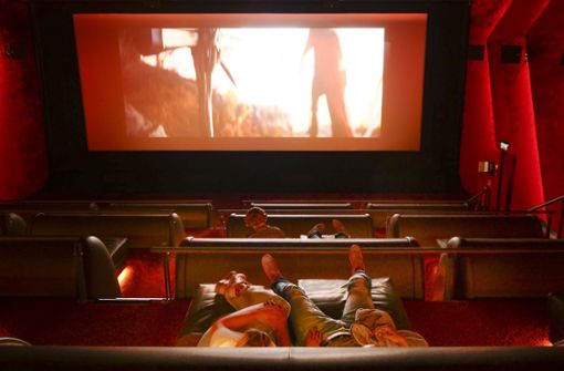 So richtig nett ist’s nur im Bett? Das Bed Cinema in Leonberg setzt zumindest darauf. Foto: Simon Granville/Simon Granville