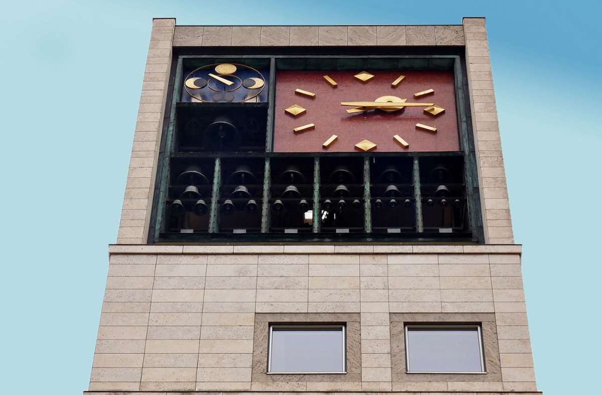 Stuttgarter Turmuhr wieder intakt: Das Rathaus ist wieder auf der Höhe der Zeit