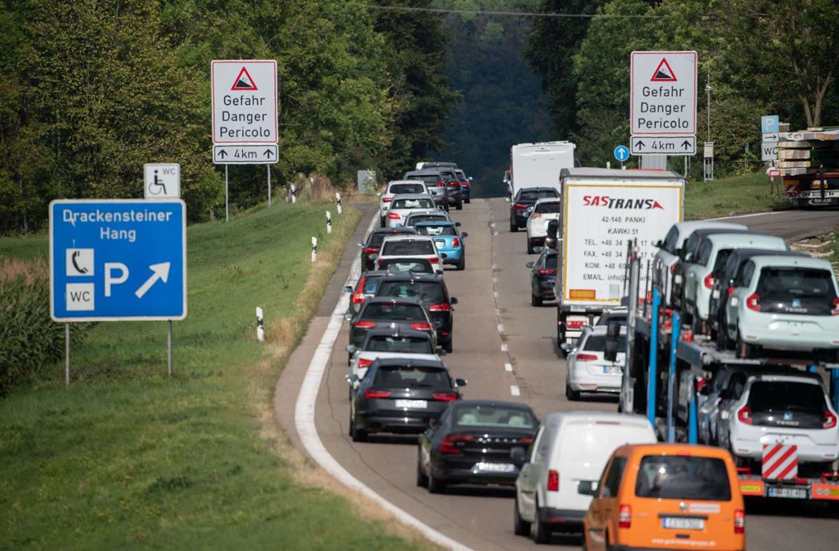 Strecke Richtung Stuttgart betroffen: Autobahn 8 wird über die Alb mehrere Tage voll gesperrt