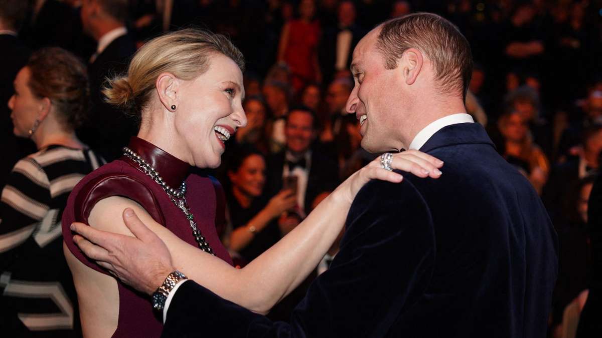 Prinz William begrüßt die australische Schauspielerin Cate Blanchett.
