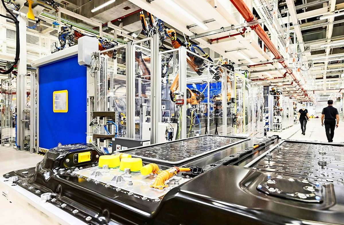 Motorenproduktion im Daimler-Werk Untertürkheim: Daimler-Batterieproduktion  startklar