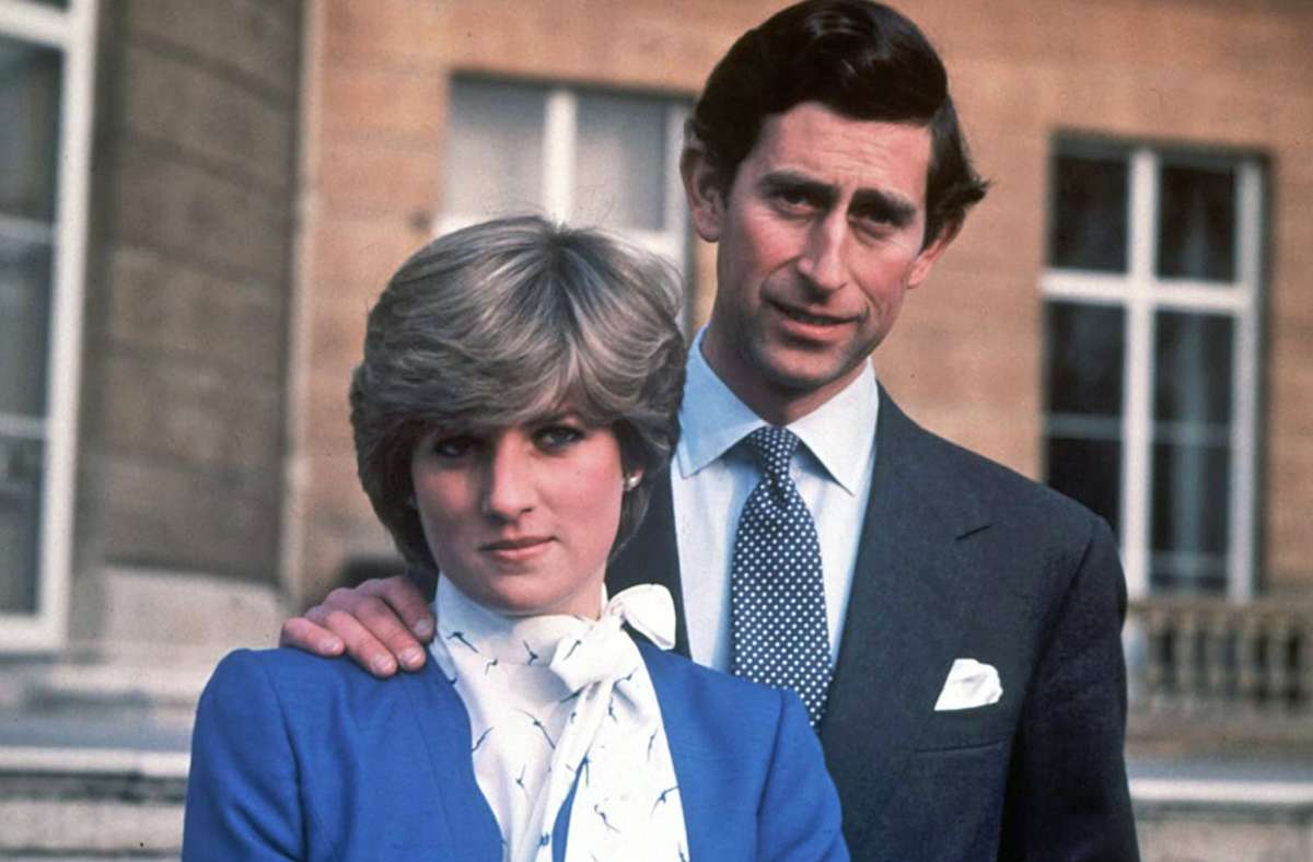 Als Verlobte grüßen: Lady Diana Spencer und Prinz Charles. Foto: dpa/Str