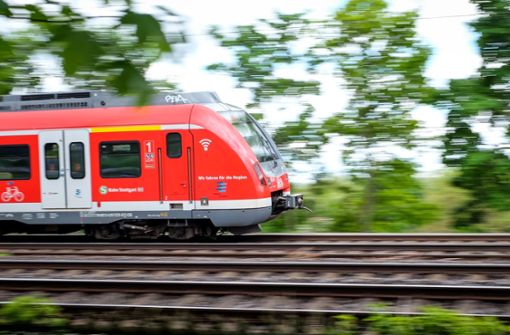 DIe S-Bahn ist bisher nicht nur mit Grünstrom unterwegs. Der Anteil liegt laut Bahn AG bei 61 Prozent. Foto: Lichtgut/Max Kovalenko