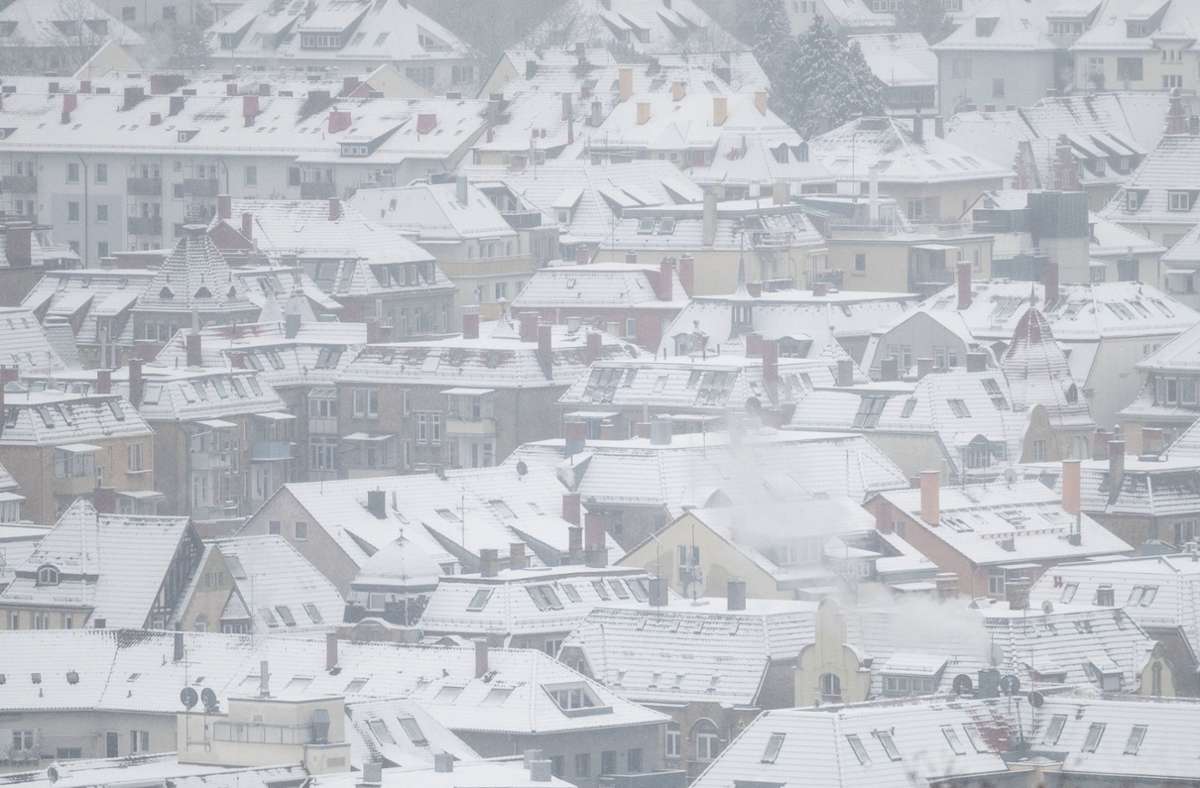 Der Blick vom Aussichtspunkt Karlshöhe am Sonntagmorgen: In Stuttgart liegt Schnee.