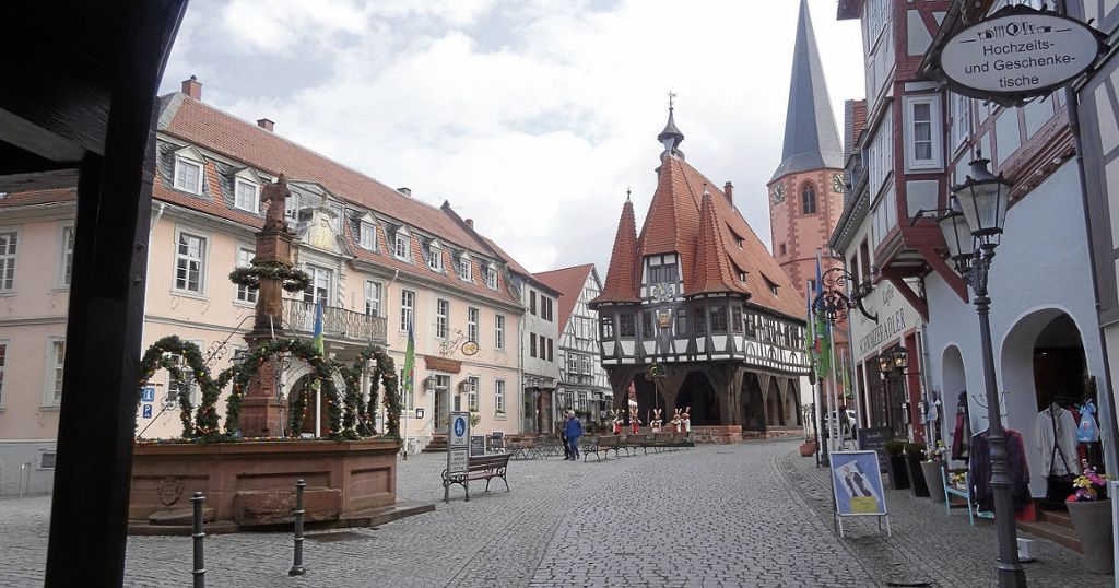 Magischer Anziehungspunkt: Das historische Michelstädter Rathaus aus dem Jahre 1484. Fotos: Panitz