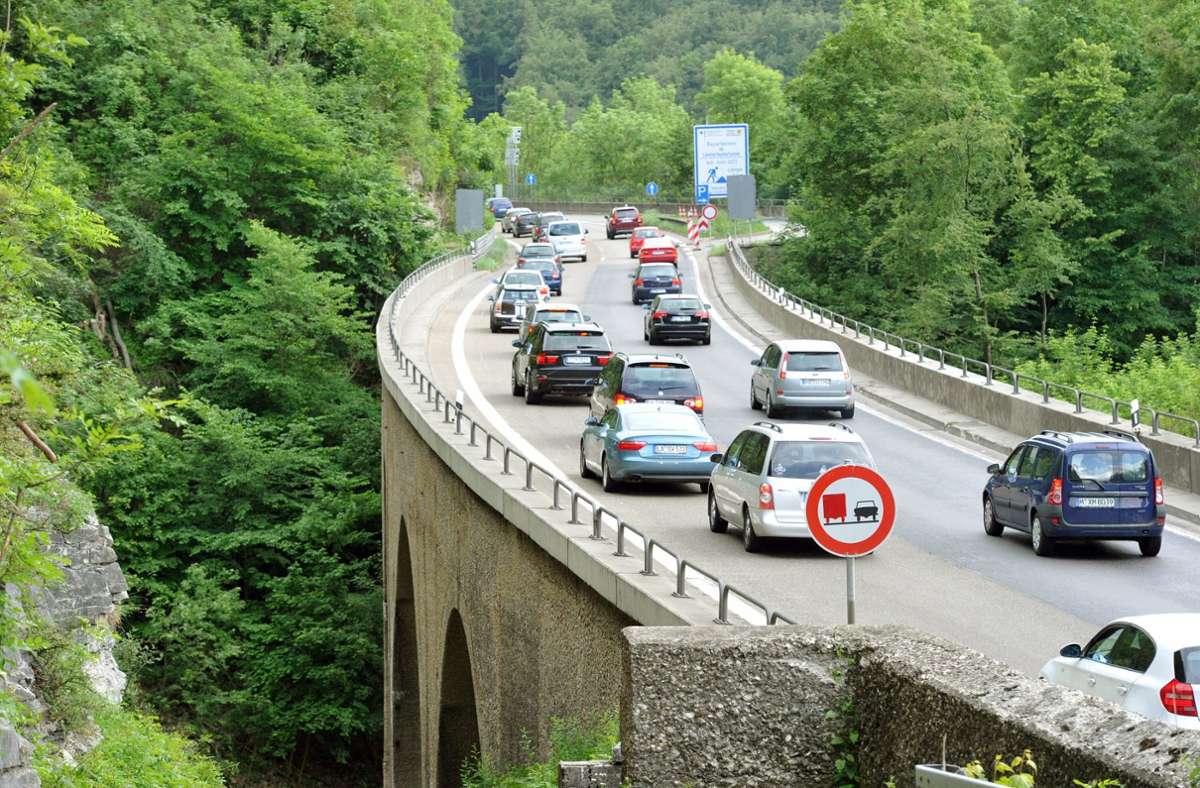 Autobahnprojekt in Baden-Württemberg: Bund soll Tempo beim Albaufstieg an der A8 machen