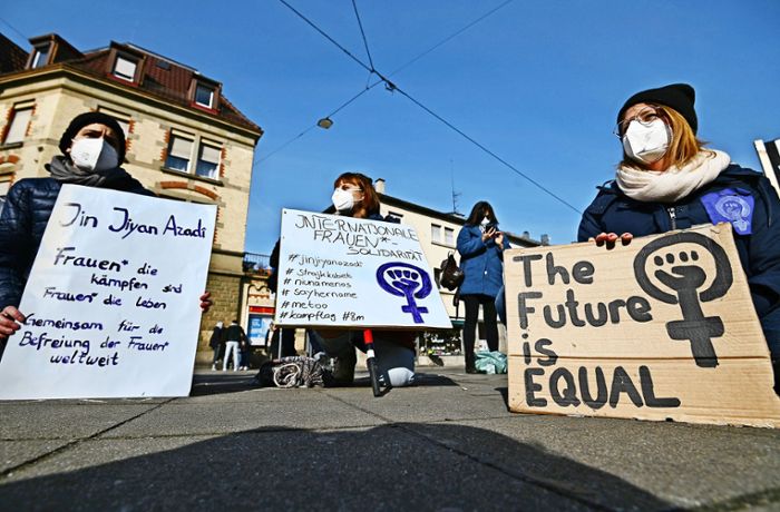 Weltfrauentag in Stuttgart: Sitzstreik gegen  patriarchische Gesellschaft