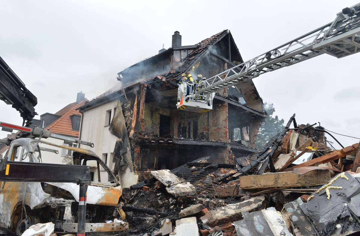 Ein Bild der Zerstörung. Das Haus in der Köllestraße nach der Explosion. Foto: Feuerwehr Stuttgart