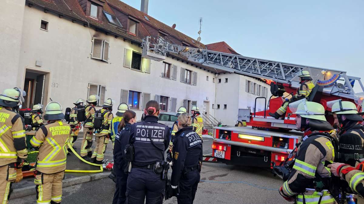 Brand in Ditzingen: Zwei Personen verletzt – Wohnung unbewohnbar