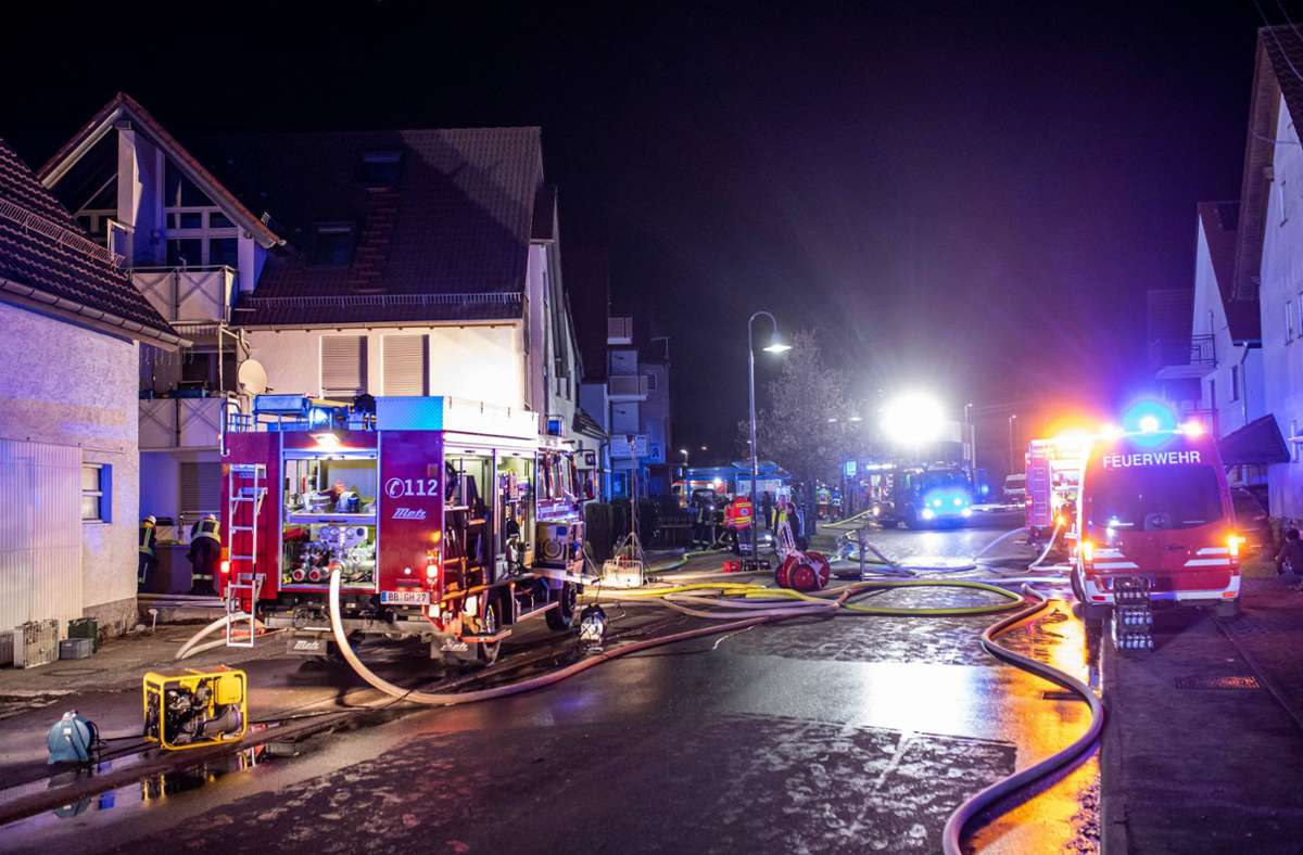 Großbrand in Hildrizhausen: Bewohner dürfen vorerst nicht in Wohnungen zurück