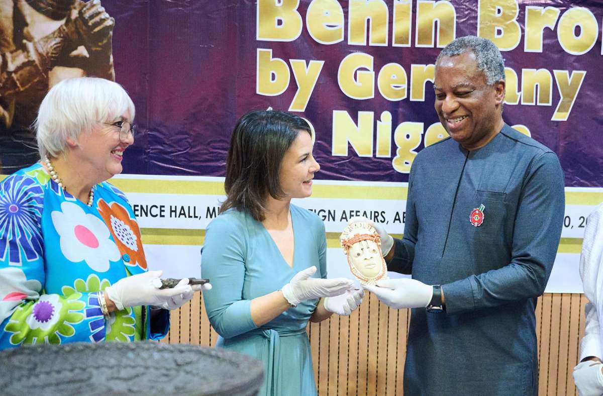Kostbare Maske aus Stuttgart: Annalena Baerbock übergibt Benin-Bronzen in Nigeria