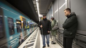 Behinderte und  Deutsche Bahn: An der Bahnhofsgrenze endet die Hilfe