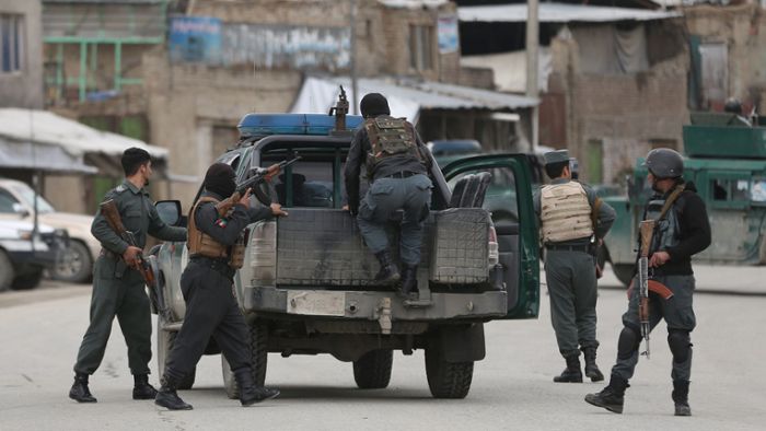 Angreifer nehmen 150 Geiseln in Sikh-Tempel in Kabul