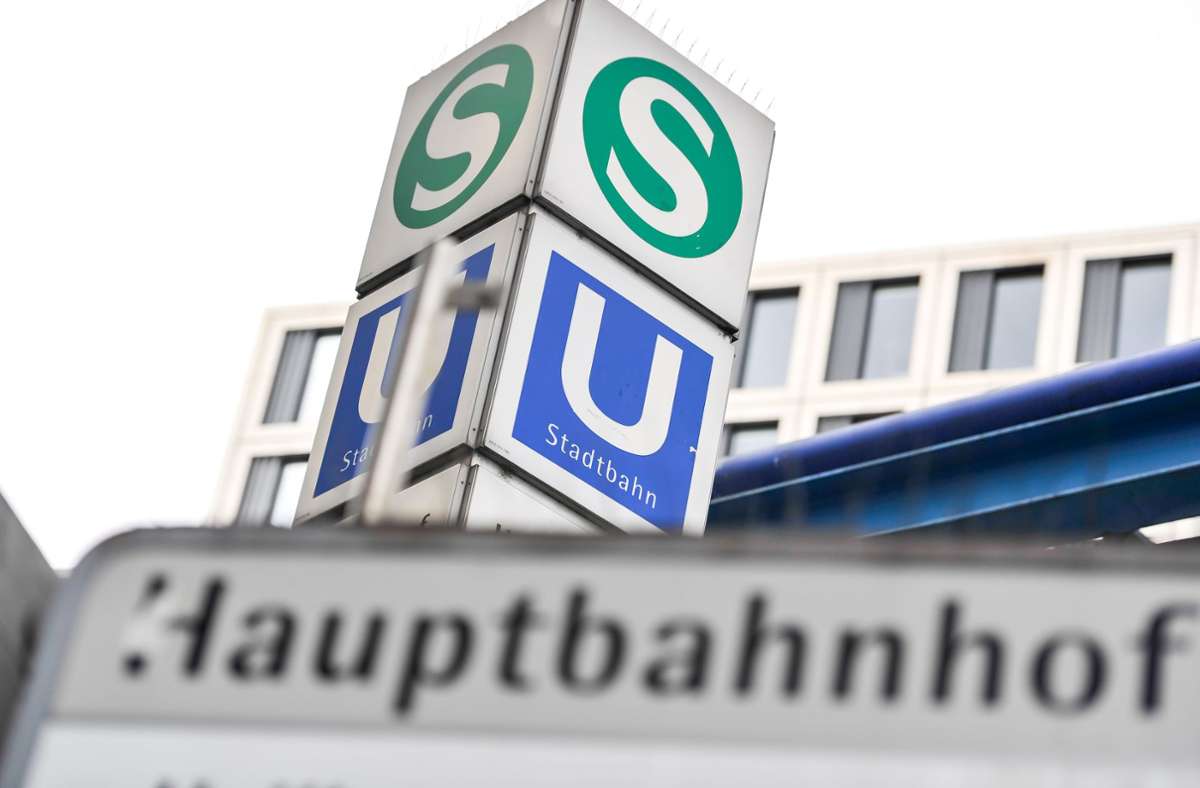 Schock am Stuttgarter Hauptbahnhof: Unbekannte will fremdes Kind aus Kinderwagen an sich nehmen