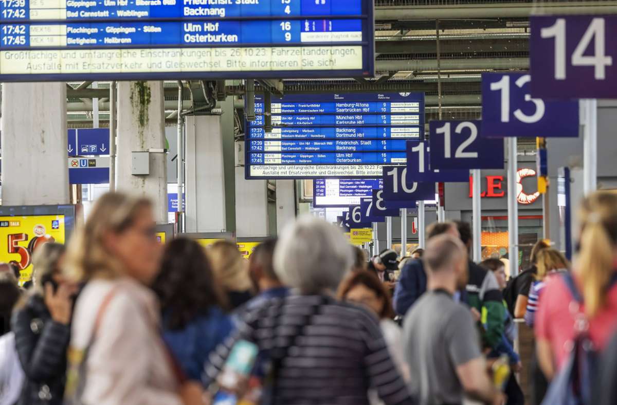 Fahrt zwischen Nürnberg und Stuttgart: 30-Jähriger belästigt Frau in Zug – Polizei sucht Geschädigte